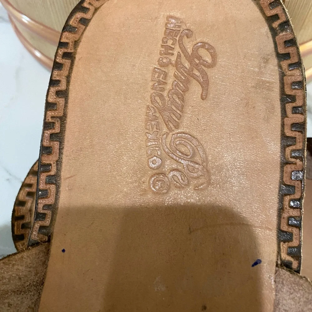 Sandals Men’s size 11 leather flip flops